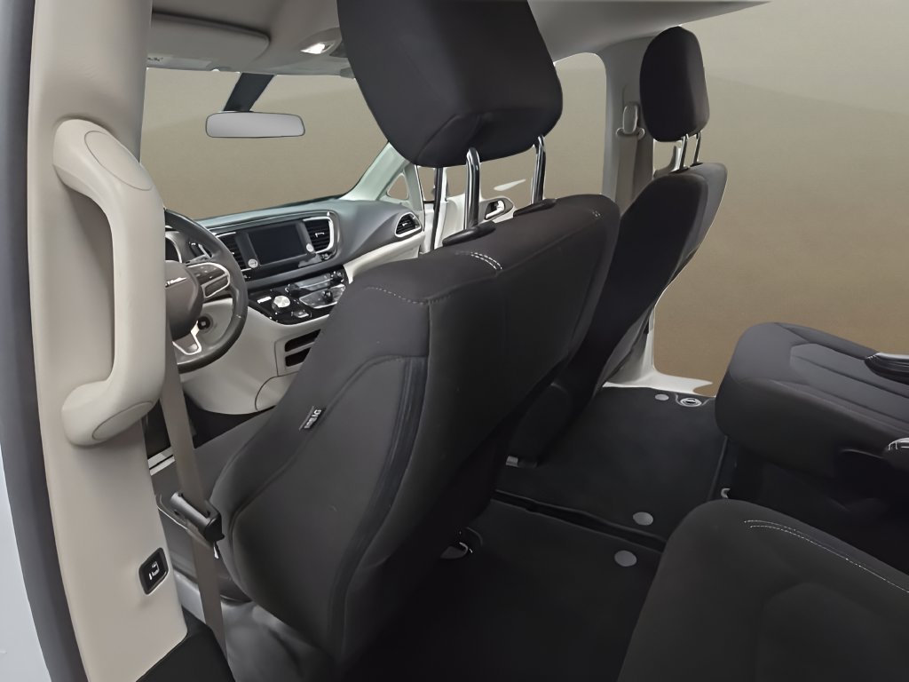 Used 2022 White Chrysler LX image 13