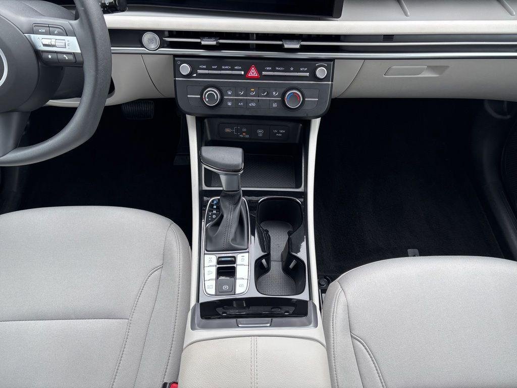 New 2026 White Hyundai SE AWD image 16