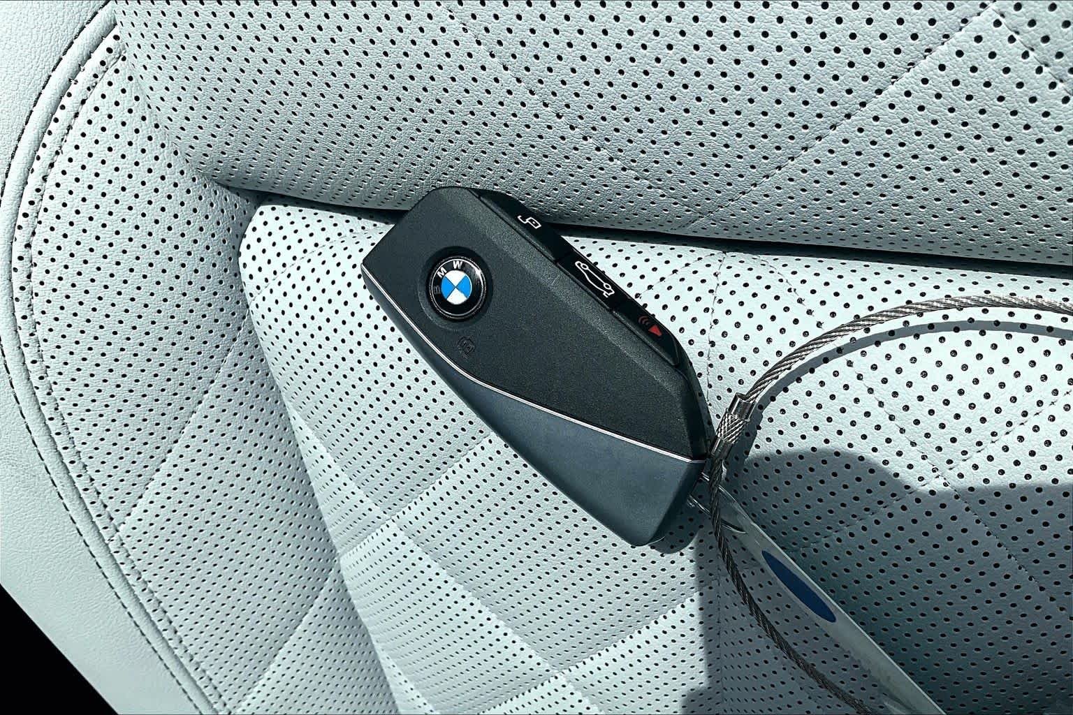 Used 2025 Alpine White BMW xDrive40i image 14