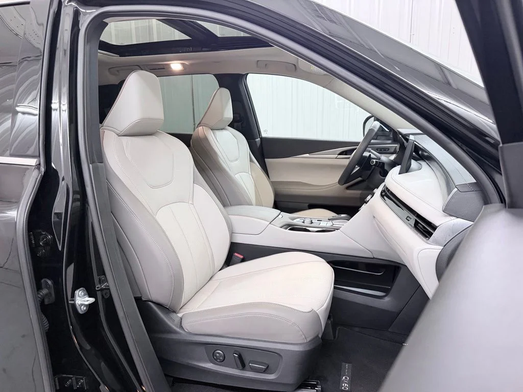 Used 2026 Black INFINITI PURE image 47