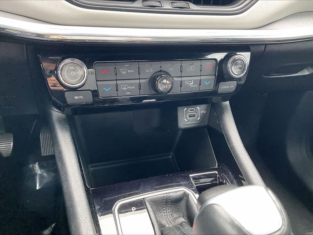 Used 2024 Gray Jeep Limited image 24