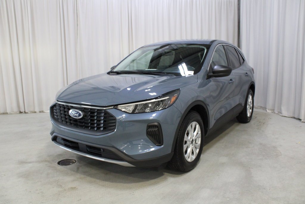 Used 2023 Vapor Blue Ford Active image 35