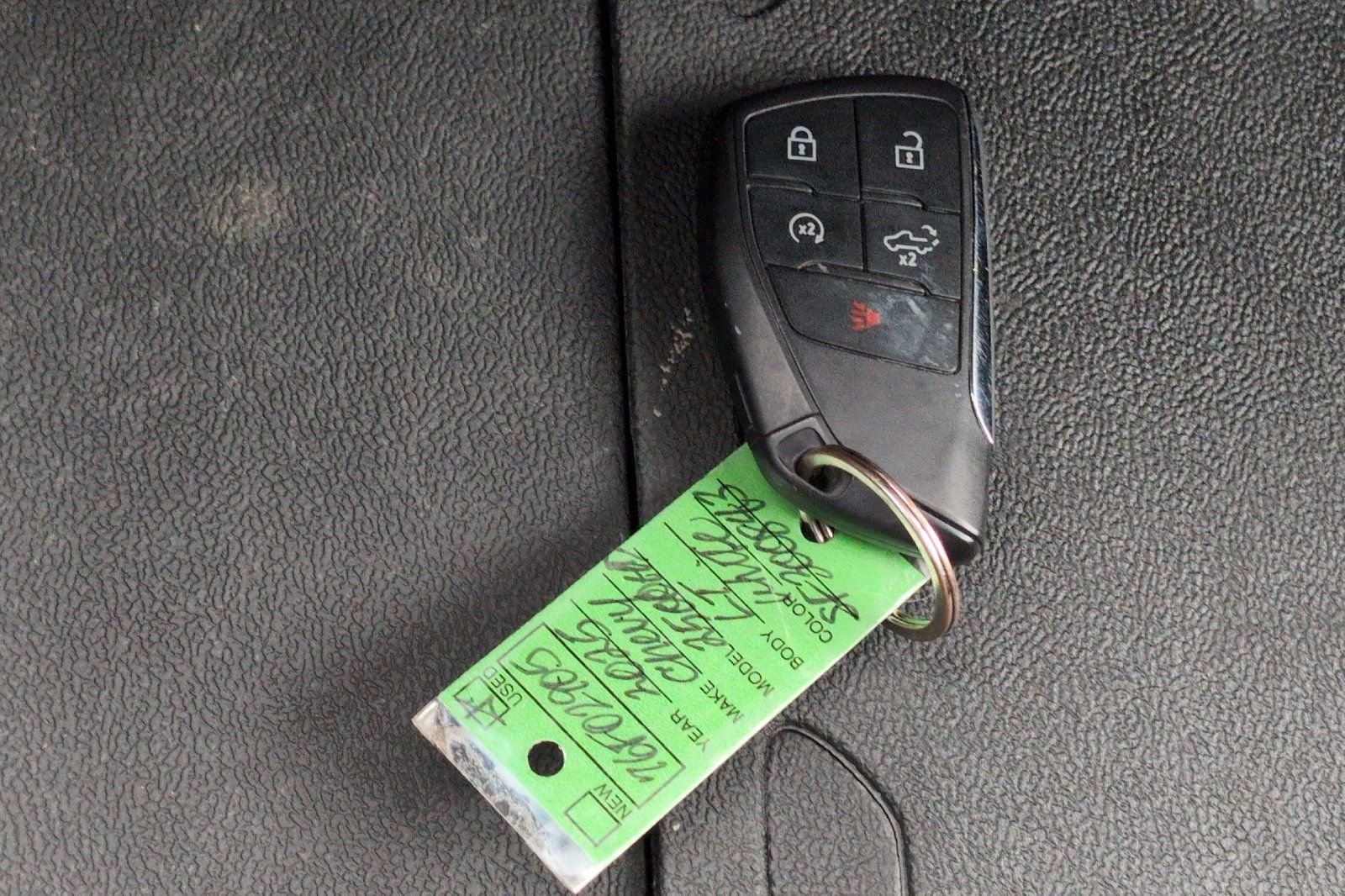 Used 2025 White Chevrolet LT image 9