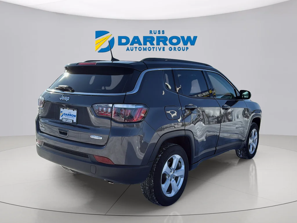 Used 2018 Gray Jeep Latitude image 5