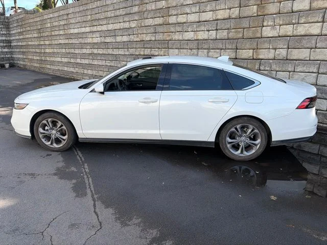 Used 2024 Platinum White Pearl Honda EX image 3