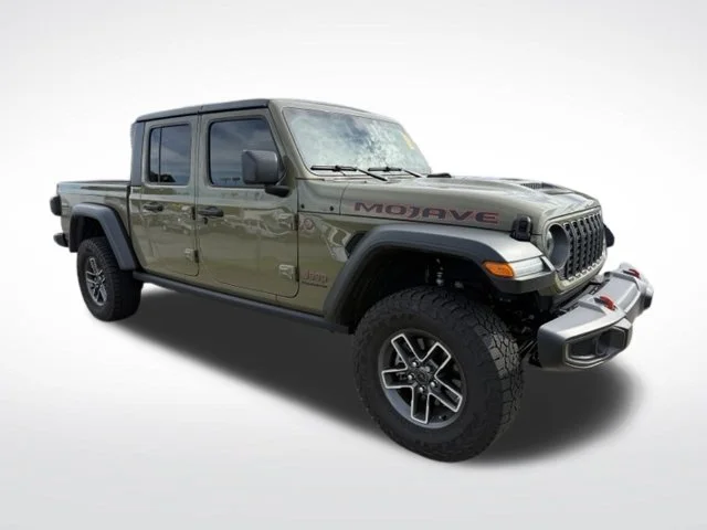 Used 2025  Jeep Mojave image 3