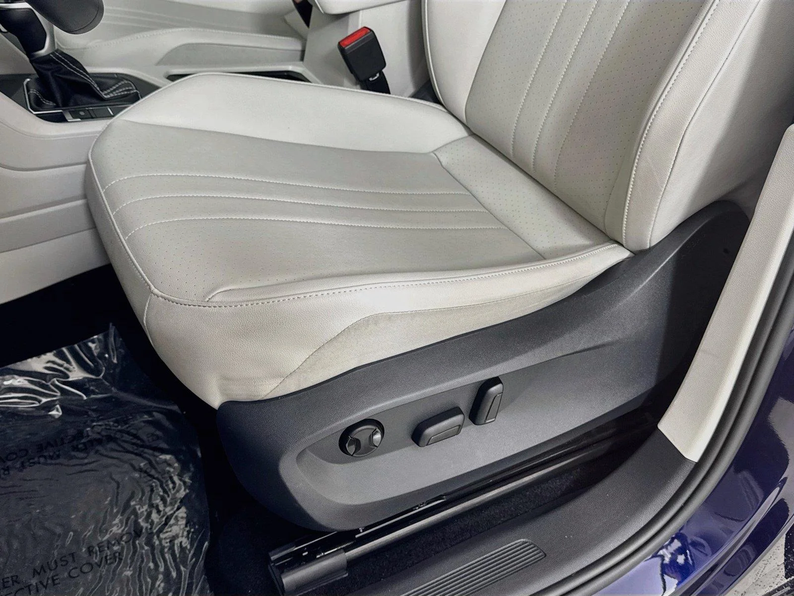 Used 2023 Atlantic Blue Metallic VOLKSWAGEN SE image 18