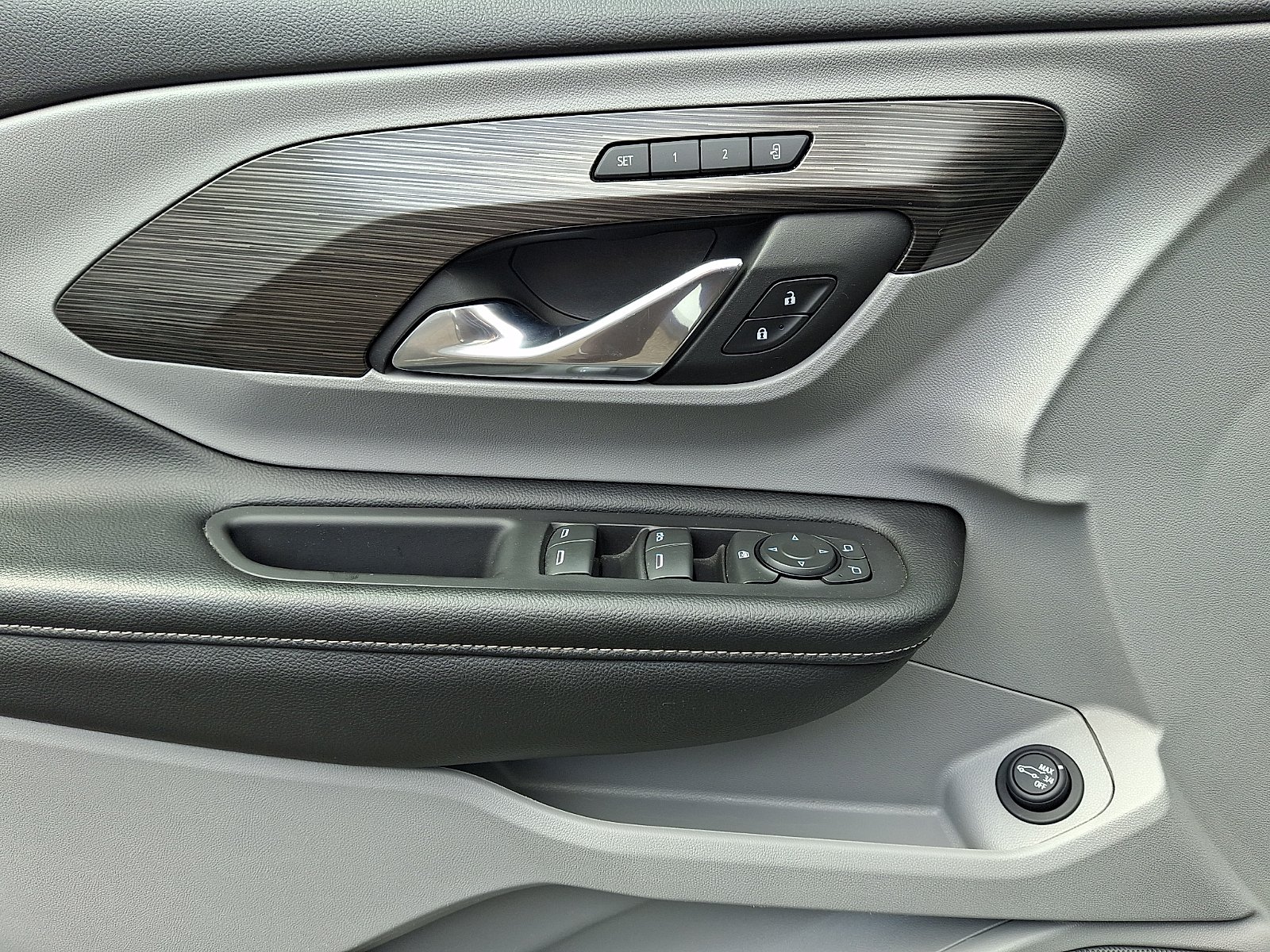 Used 2024 Summit White - GAZ GMC FWD SLT image 11