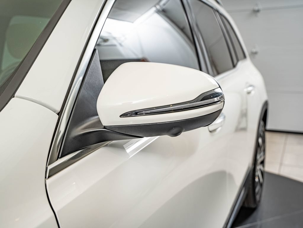 Used 2023 Polar White Mercedes-Benz GLB 250 image 9