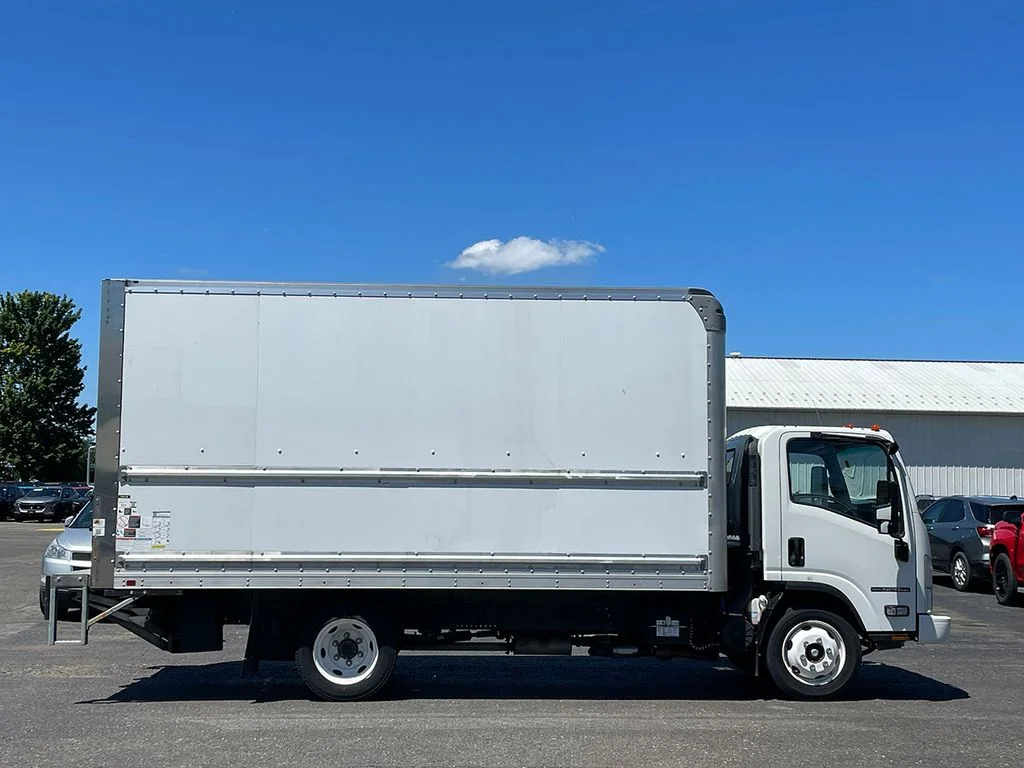 Used 2021 White Isuzu  image 9