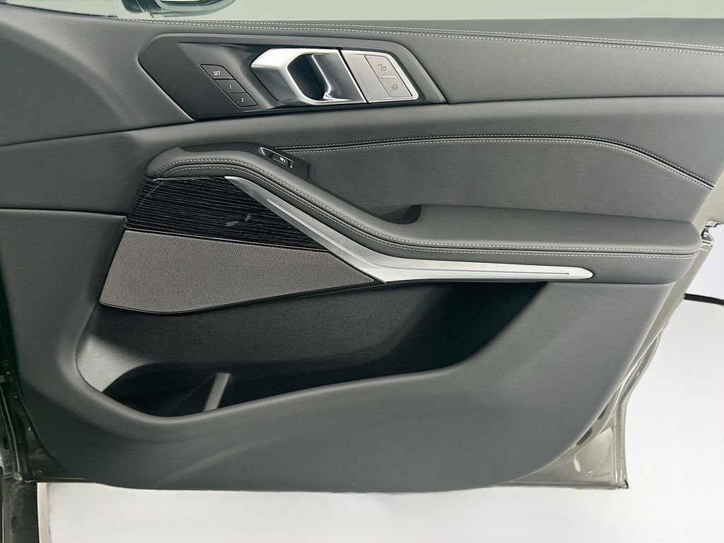 New 2027 Green Metallic BMW xDrive40i image 24