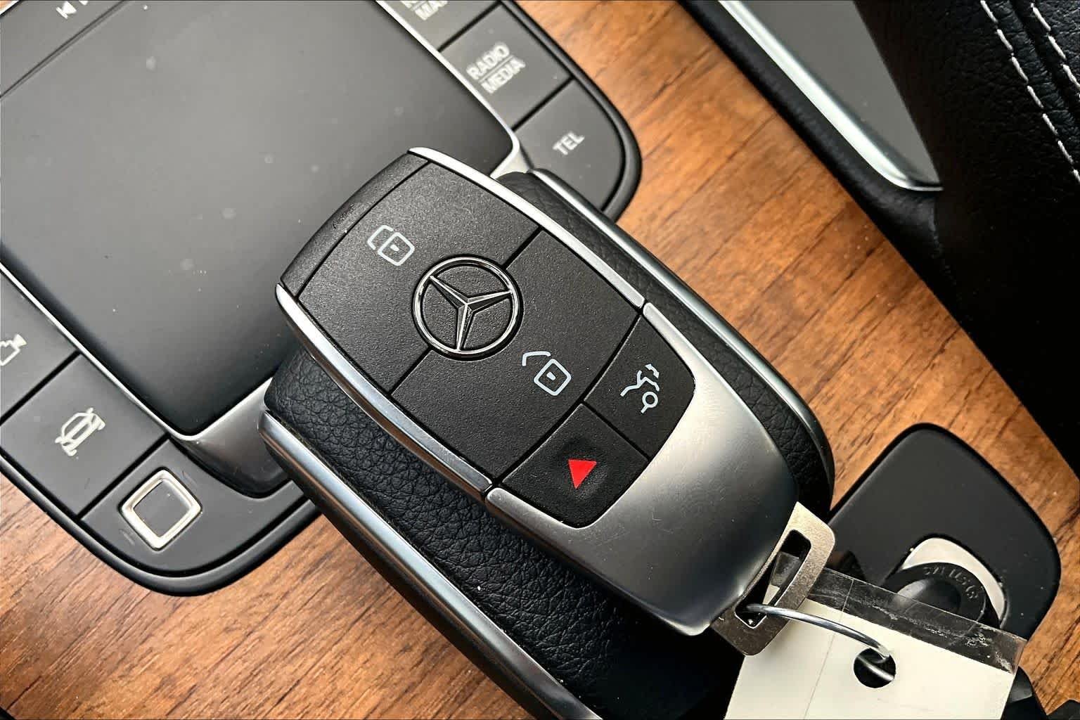 Used 2025 Selenite Grey Metallic Mercedes-Benz GLS 450 image 28