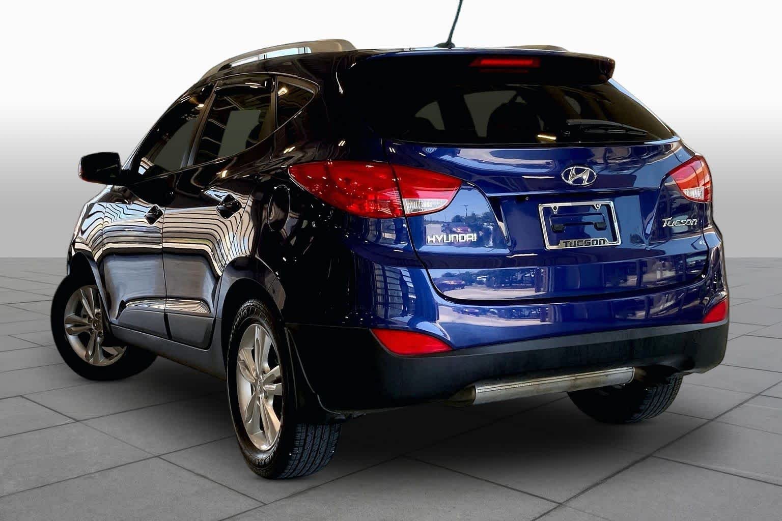 Used 2011 Iris Blue Hyundai GLS image 11