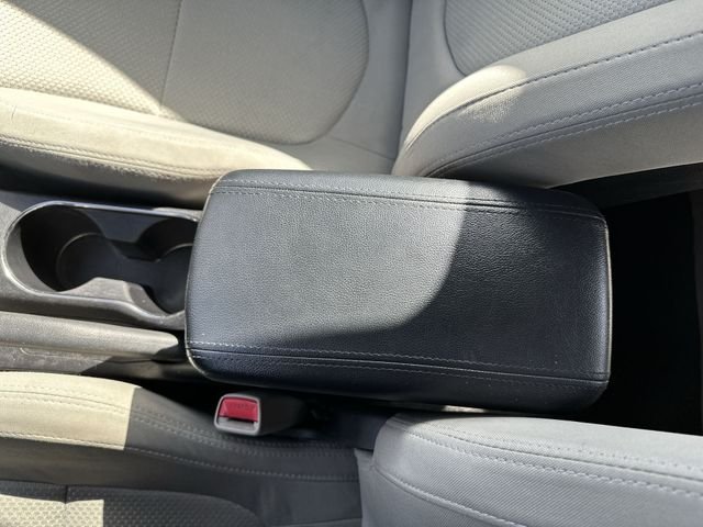 Used 2012 White Kia EX image 23
