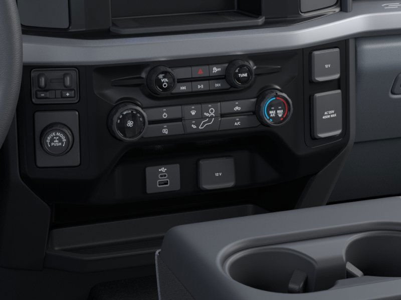 2025 Ford F-350 Super Duty Chassis Cab XLT - Photo 15