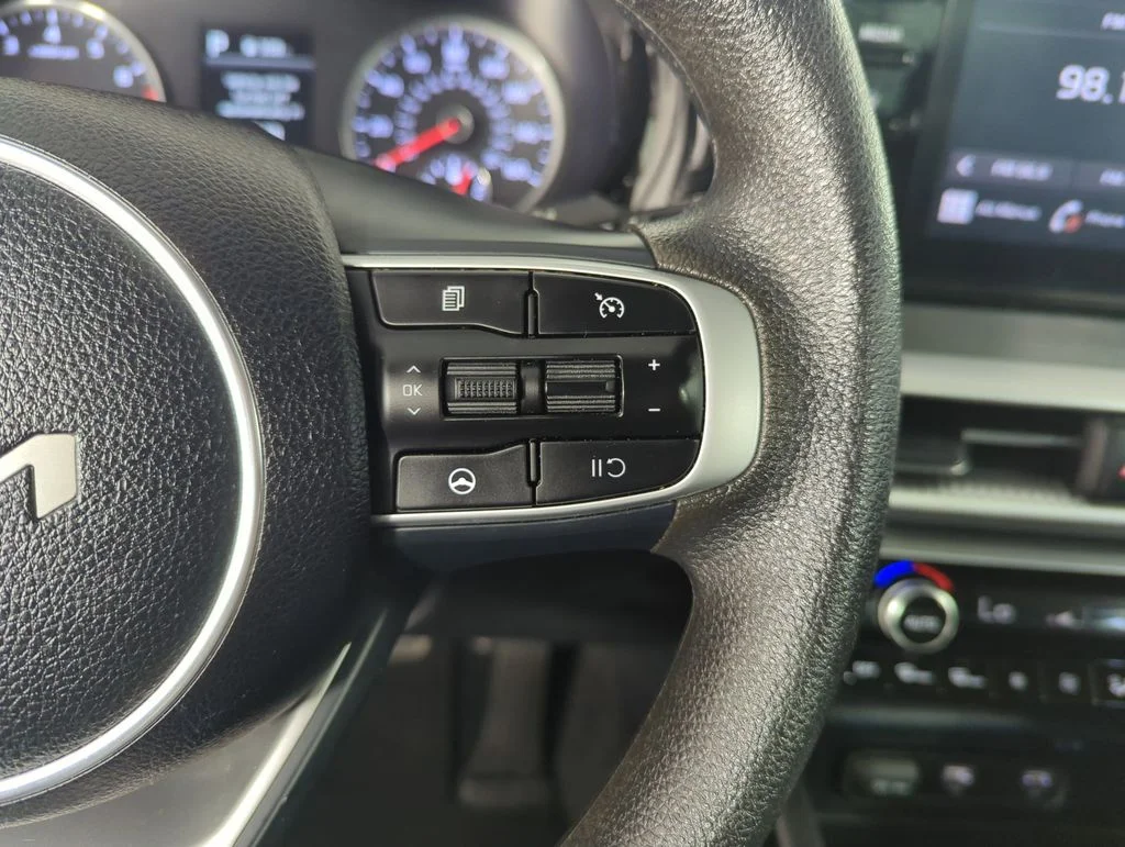 Used 2023 Red Kia LXS image 23