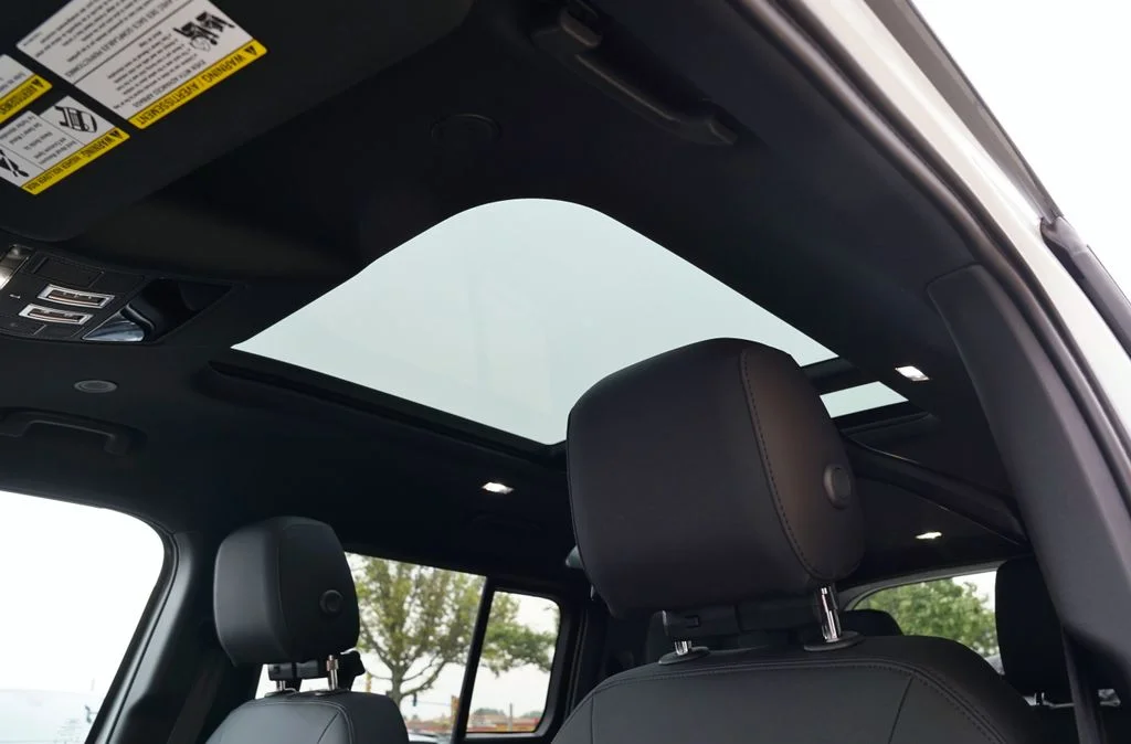 New 2026 Fuji White Land Rover X-Dynamic SE image 13