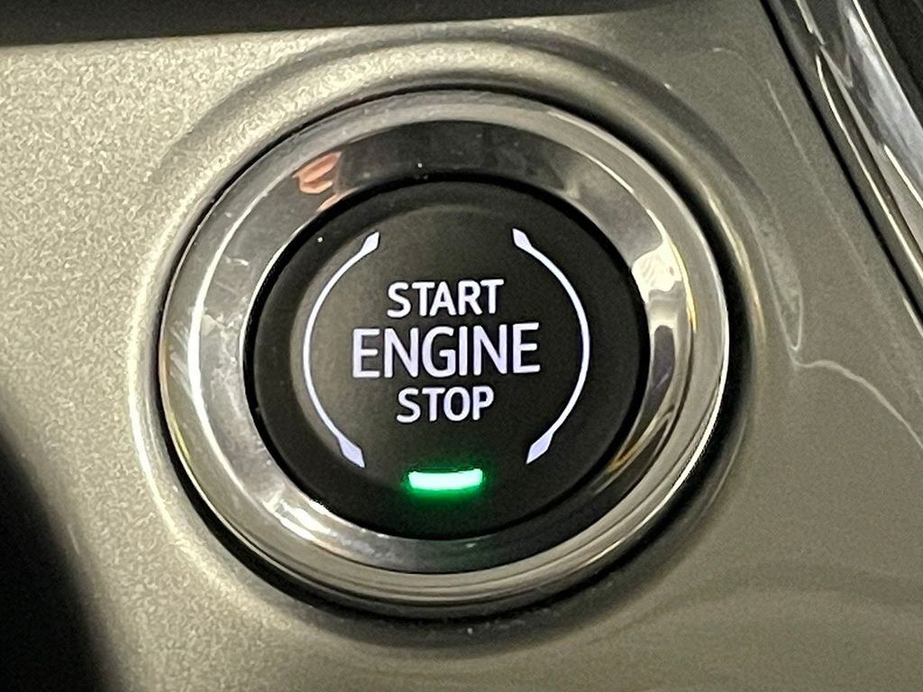 Used 2025 White Chevrolet LT image 28