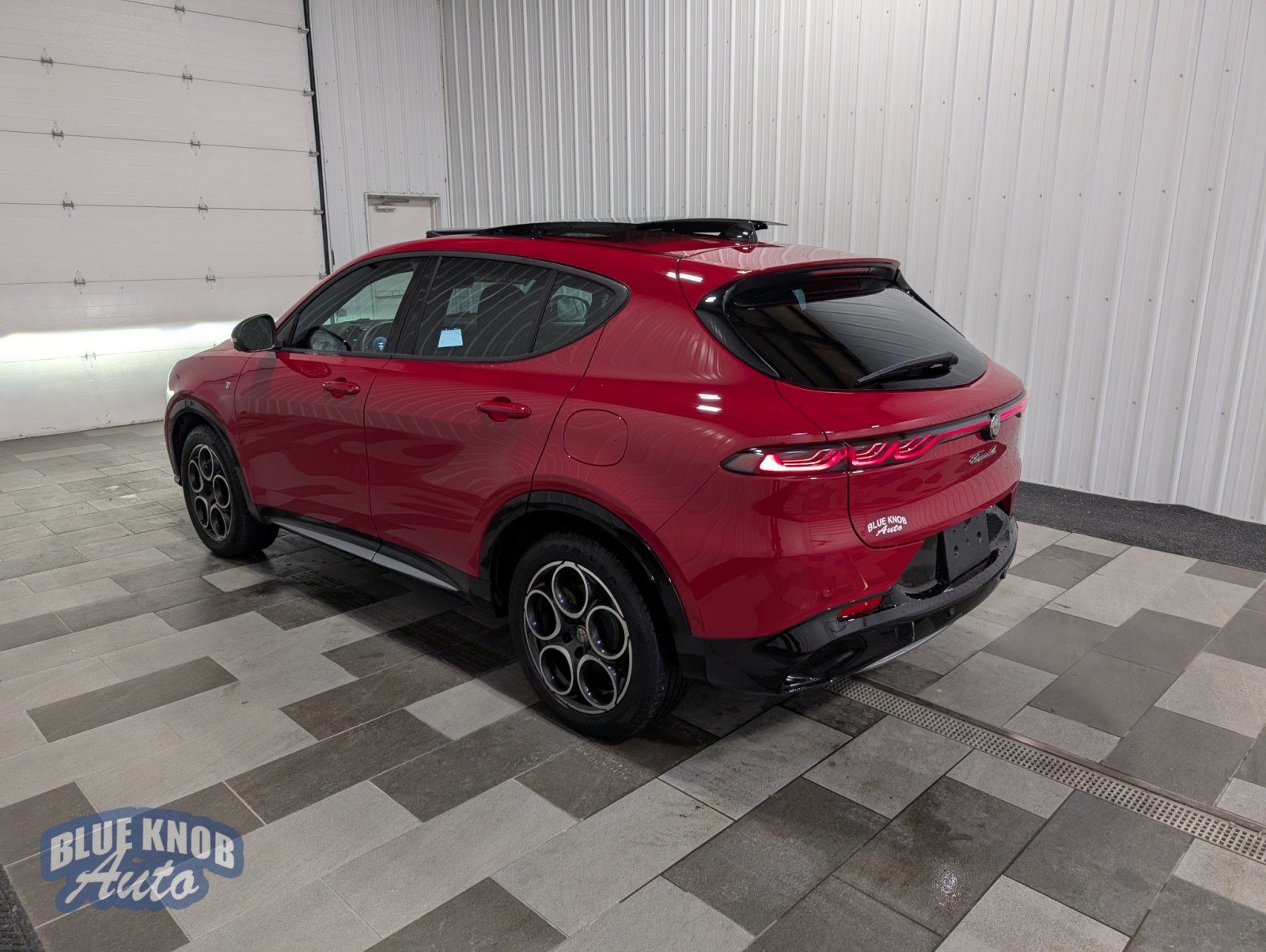 2024 Alfa Romeo Tonale Ti photo 2