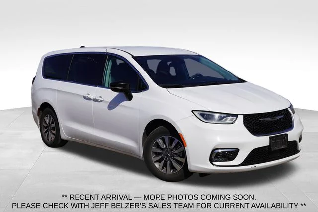 2024 Chrysler Pacifica Hybrid Select