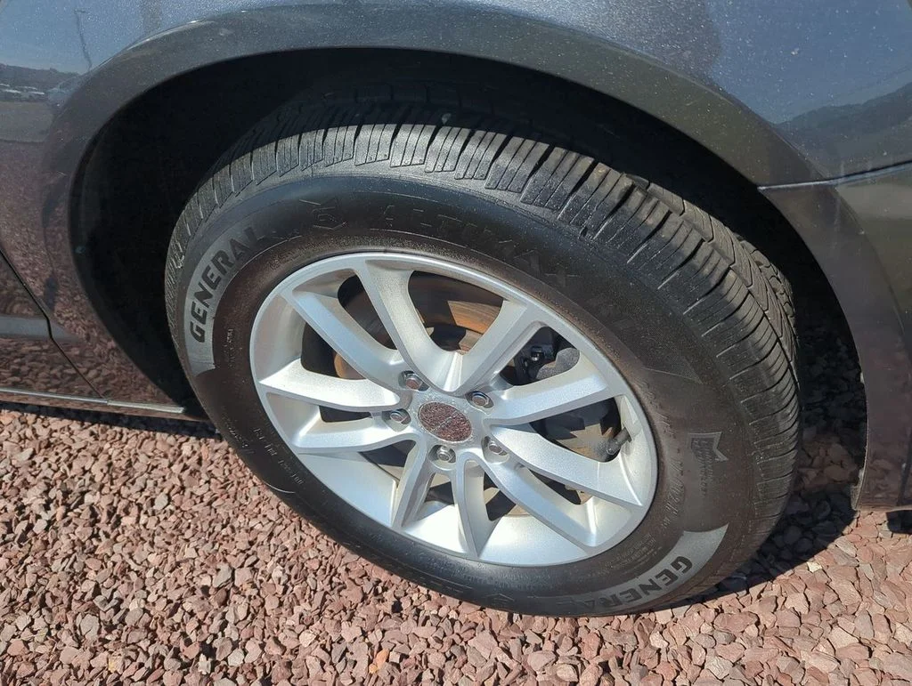 Used 2019 Gray Dodge SXT image 10