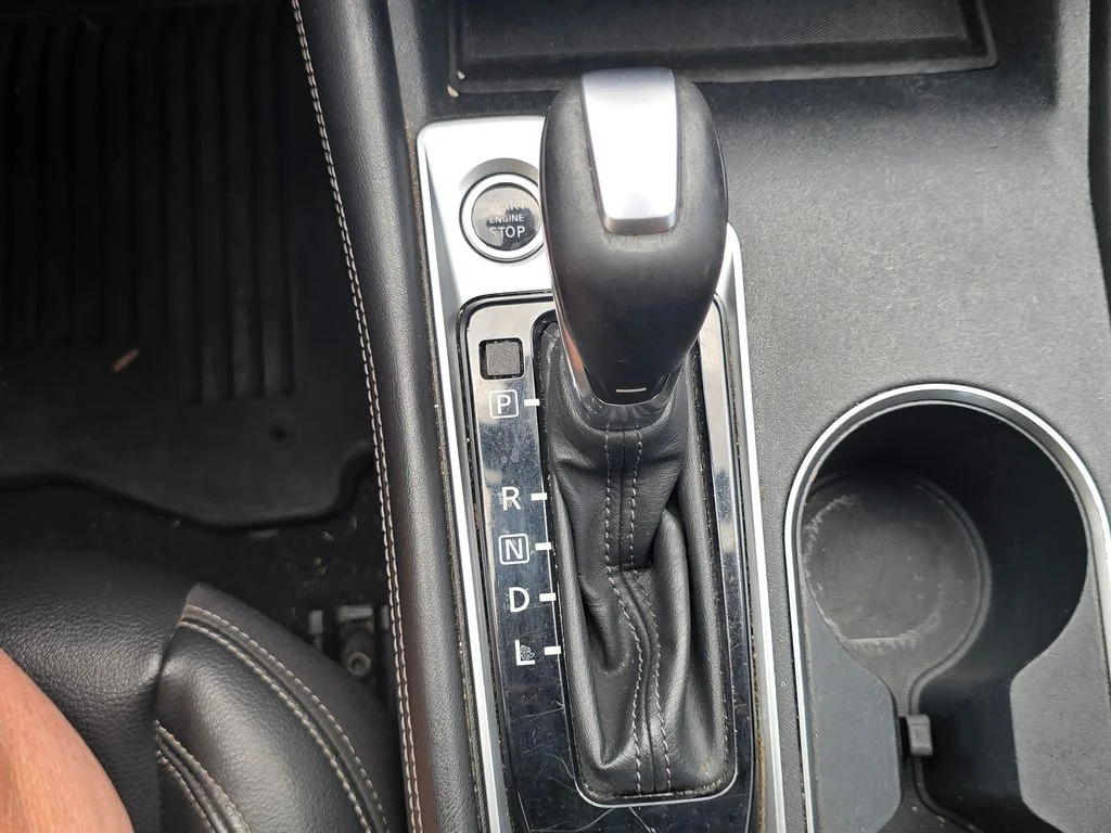 Used 2019 Red Nissan 2.5 SL image 30