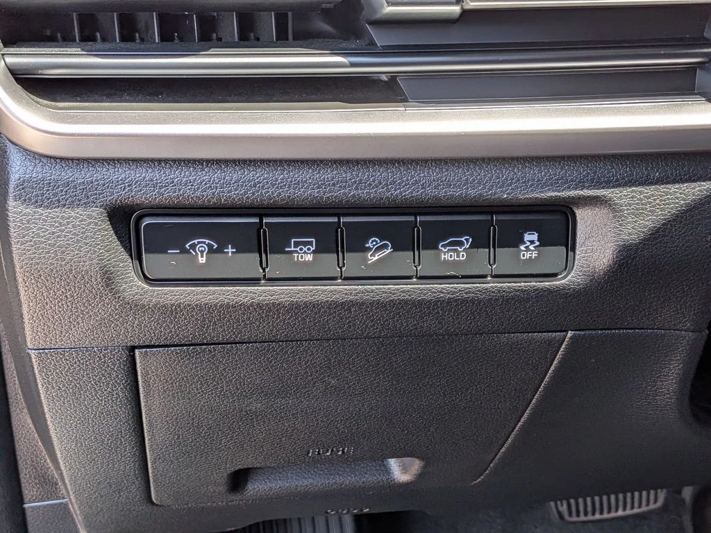 Used 2024 Green Kia EX X-Line image 17