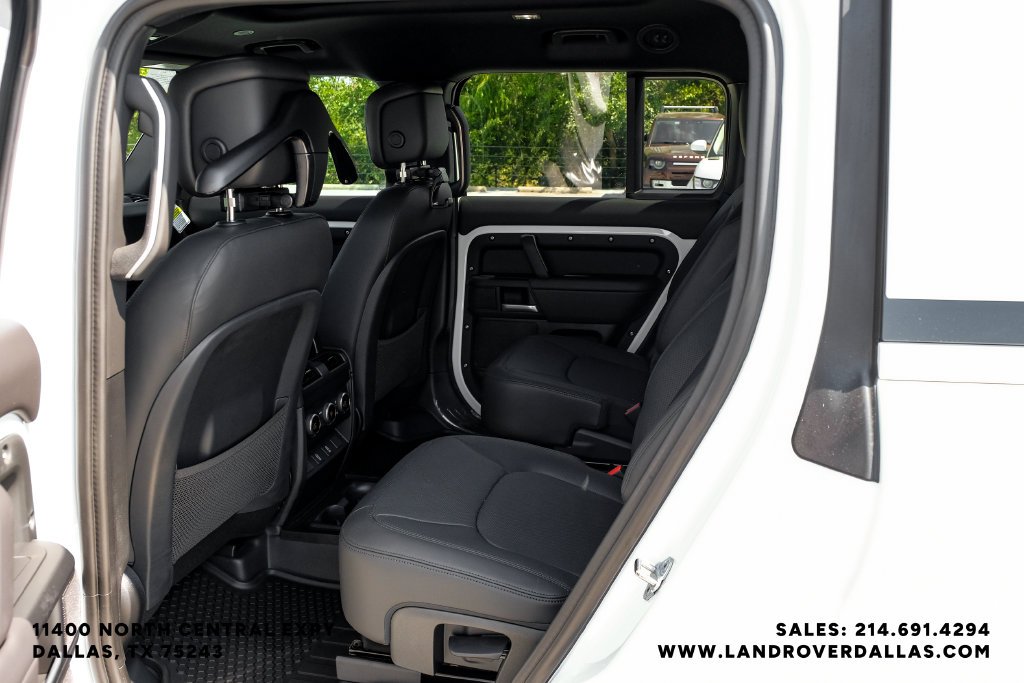 New 2026 Fuji White Land Rover X-Dynamic SE image 44