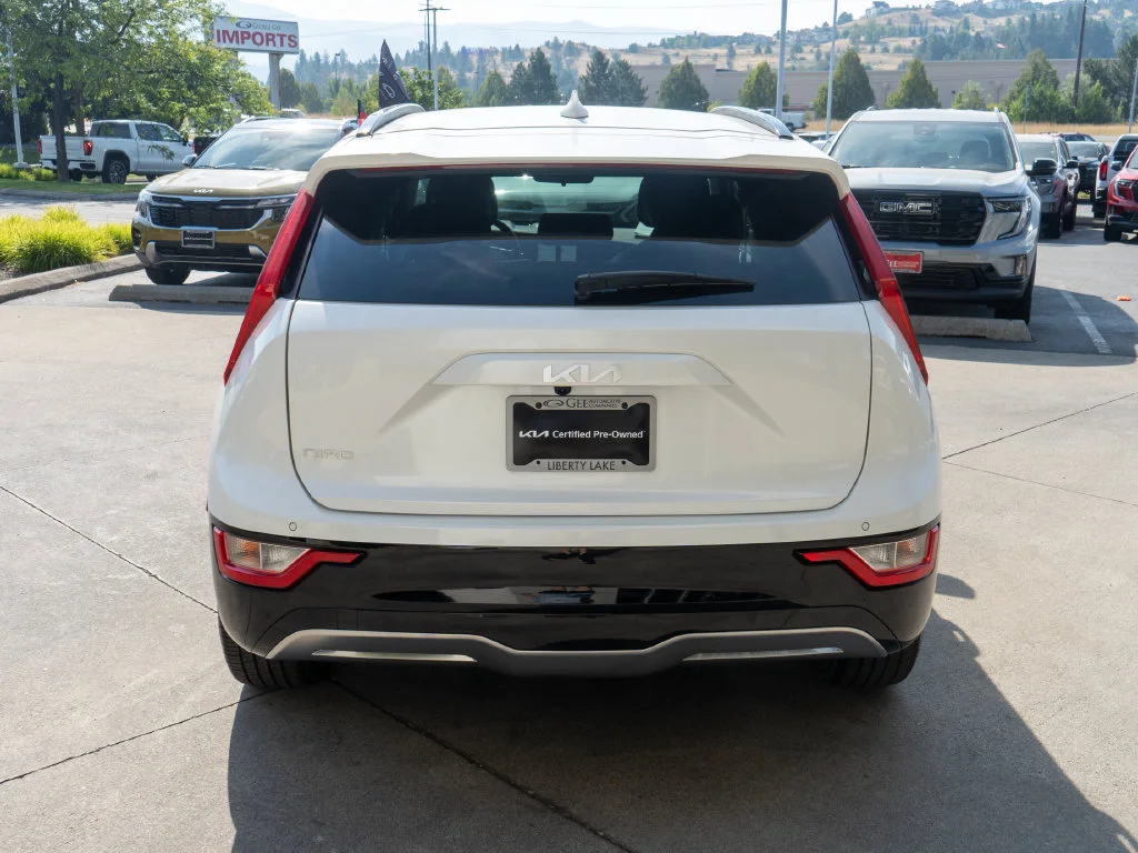 Certified Used 2023 White Kia Wind image 6