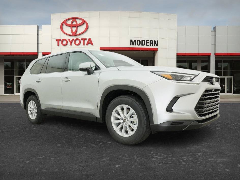New 2026 Celestial Silver M Toyota Hybrid XLE image 9