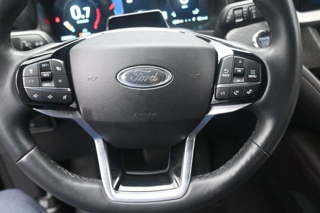 Used 2025 Black Metallic Ford Platinum image 14