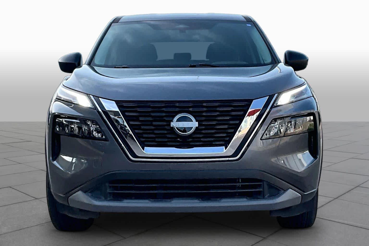 Certified Used 2023 Gun Metallic Nissan S image 3