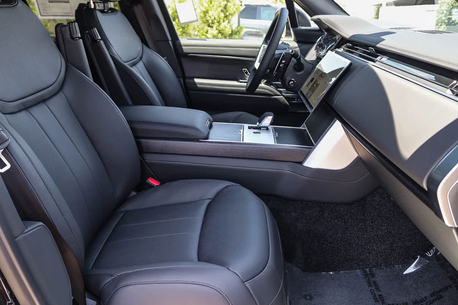 New 2026 Santorini Black Land Rover SE image 15