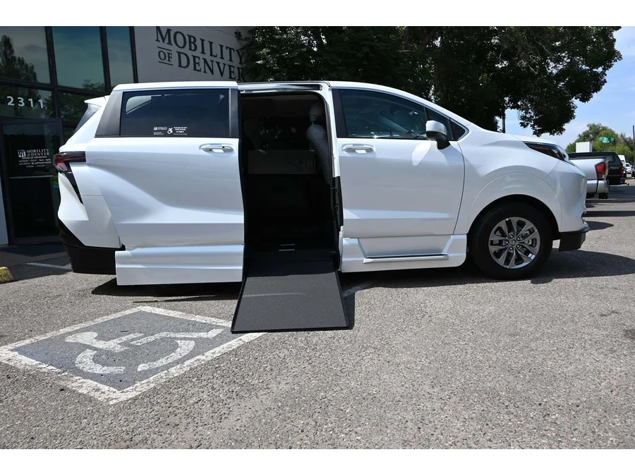 New 2025 WHITE Toyota XLE Mobility Handicap Van image 16