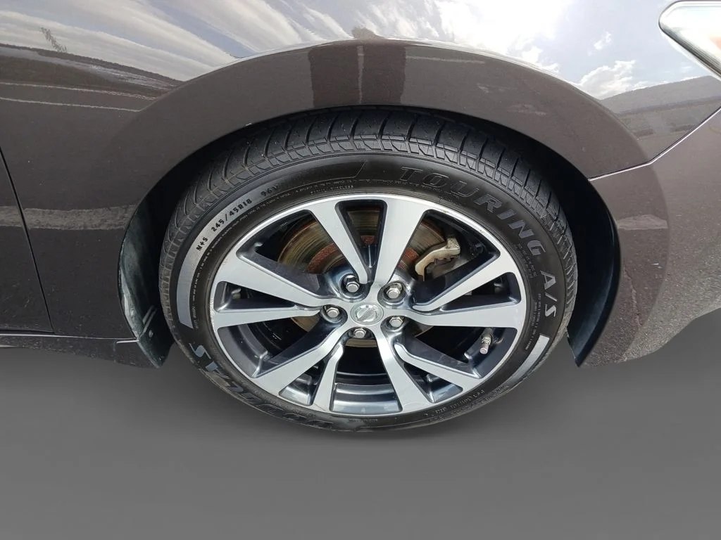 Used 2017 Brown Nissan Platinum image 33