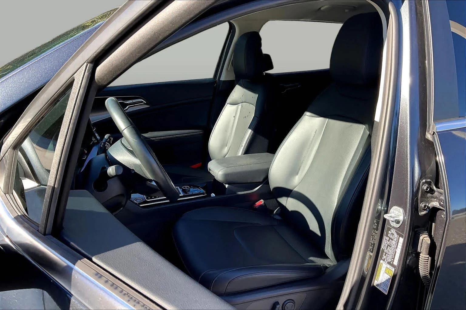 Used 2024 Gravity Gray Kia EX image 8