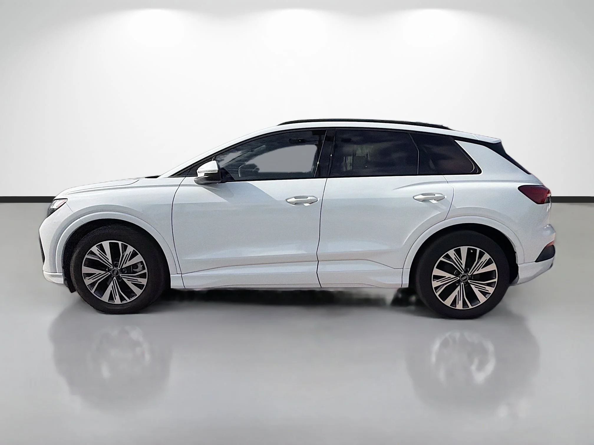 Used 2025 Glacier White Audi Premium image 6