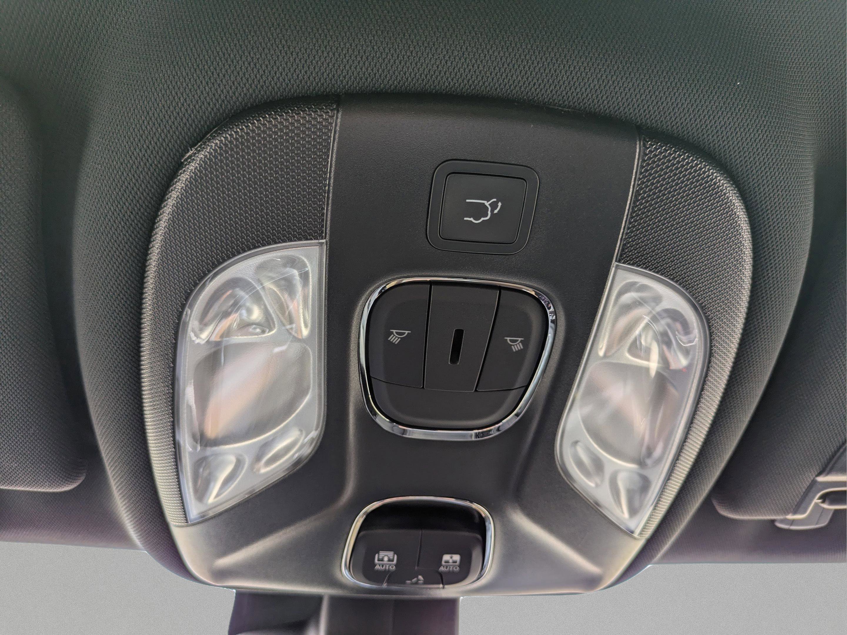 New 2026 Hydro Blue Pearlcoat Jeep Latitude Altitude image 25