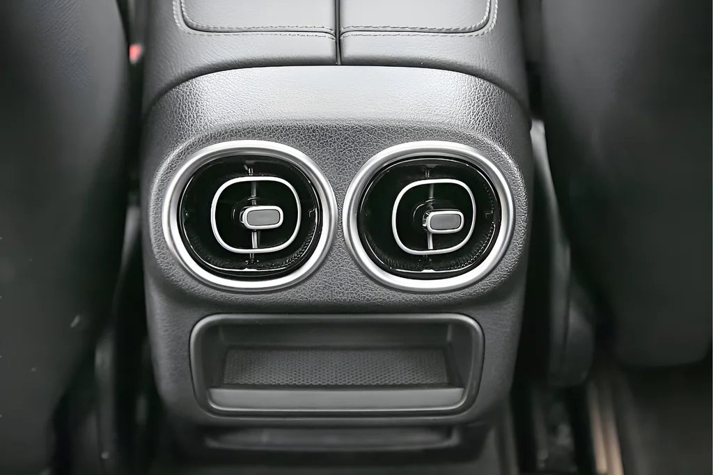 Used 2024 Polar White Mercedes-Benz GLC 300 image 31