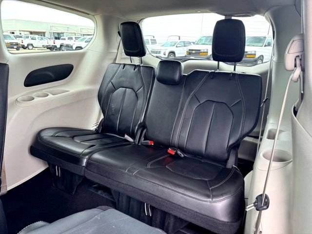 Used 2024 White Chrysler Select image 16