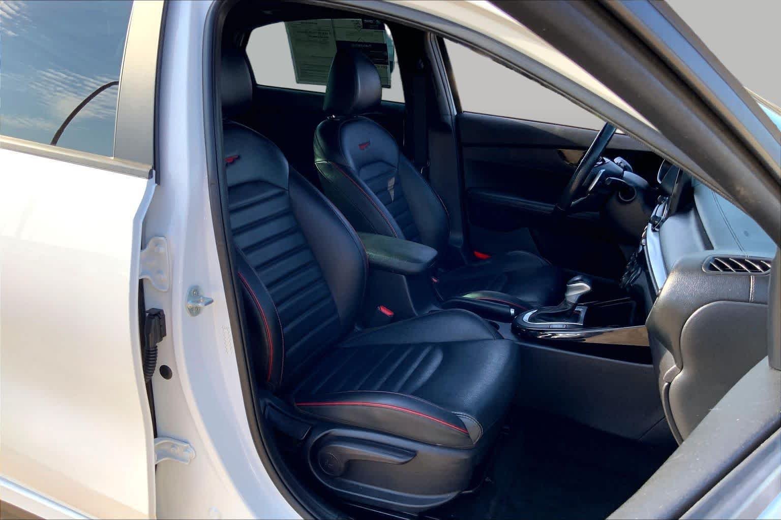 Used 2021 Snow White Pearl Kia GT image 9
