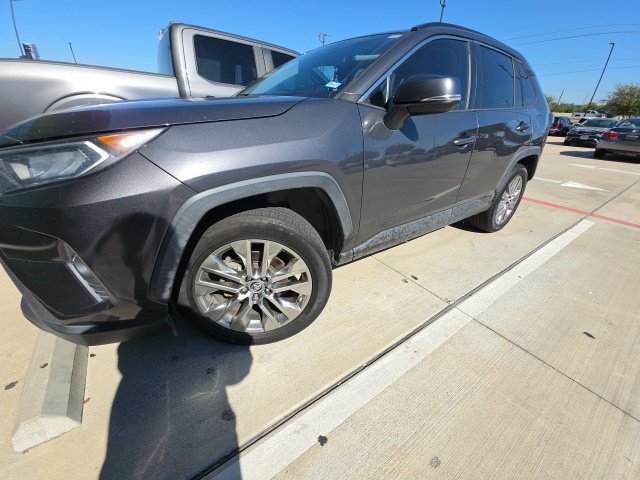 Used 2019 Magnetic Gray Metallic Toyota XLE Premium image 2