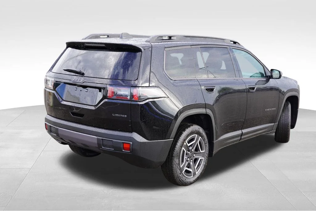 New 2026 Diamond Black Crystal Pearlcoat Jeep Limited image 3