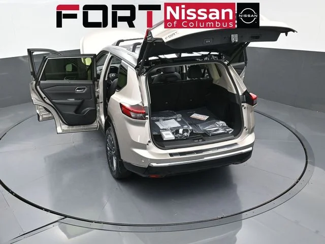 New 2026 Champagne Silver Metallic / Super Black Two-tone Nissan Platinum image 45