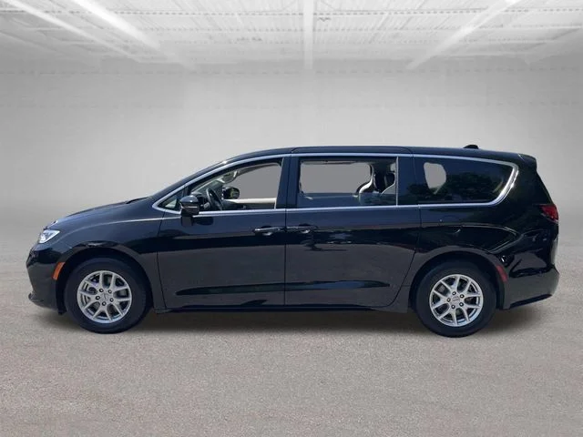 Used 2024 Black Chrysler Touring L image 12