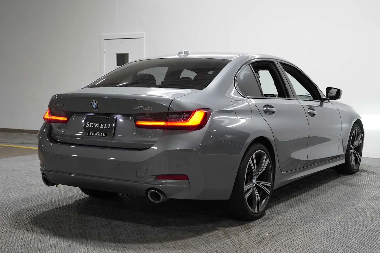 Certified Used 2023 Skyscraper Grey Metallic BMW 330i image 4