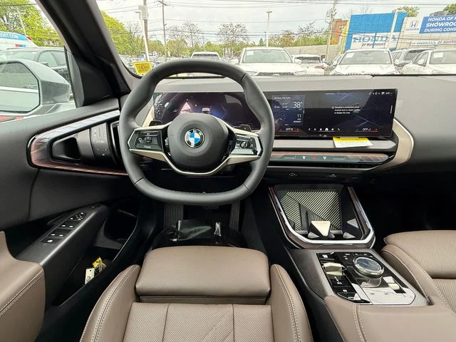 Used 2025 Skyscraper Grey Metallic BMW 30 xDrive image 12