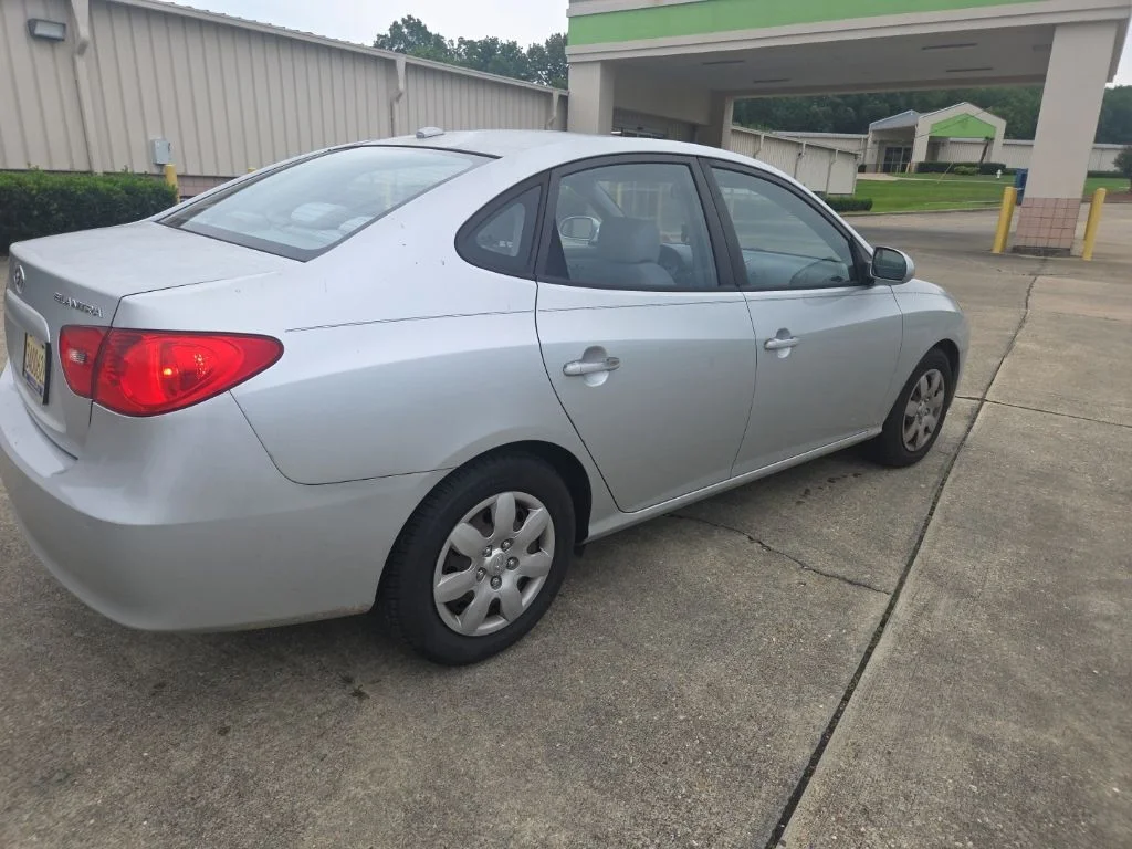 Used 2009 Silver Hyundai GLS image 8