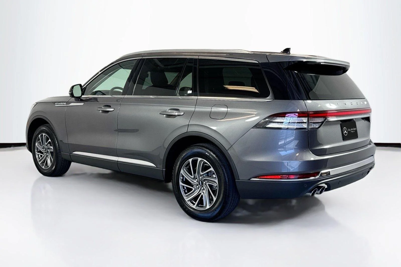 Used 2024 Asher Gray Metallic Clearcoat Lincoln Premiere image 7