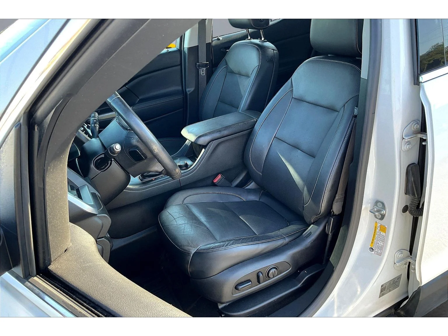 Used 2018 WHITE FROST TRICOAT GMC SLT image 17